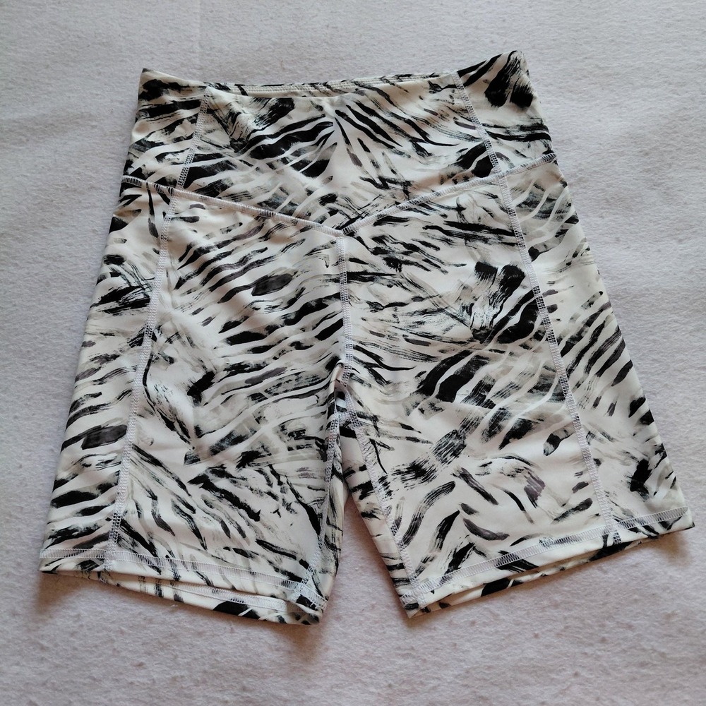 Cycle House Black White Abstract Print Biker Shorts Size L High Rise GL50495A